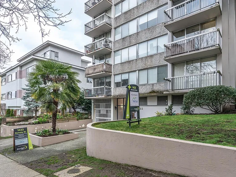 1433 Burnaby St — Photo 12