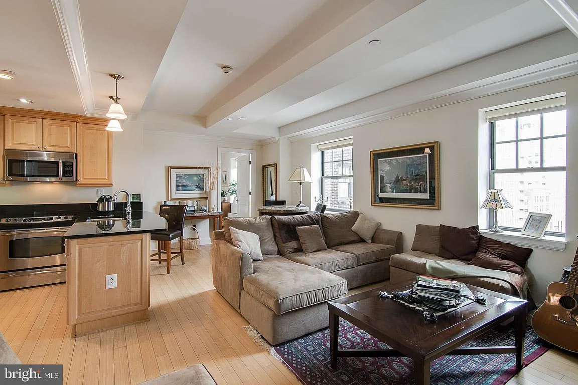 The Warwick — Photo 4