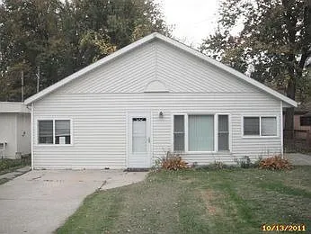 284 Lagoon Beach Dr photo 1