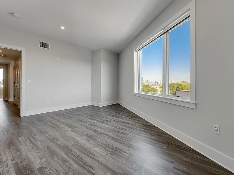 658 Grand St #303 — Photo 7