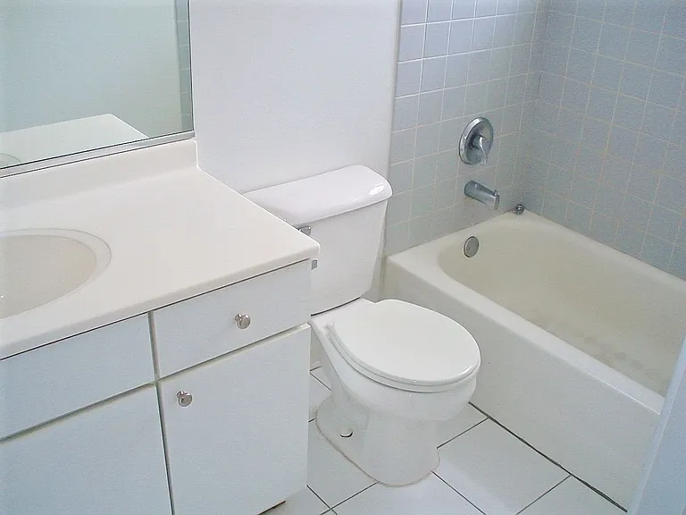 1022-24 N. Damen / 2009 W. Cortez — Photo 15