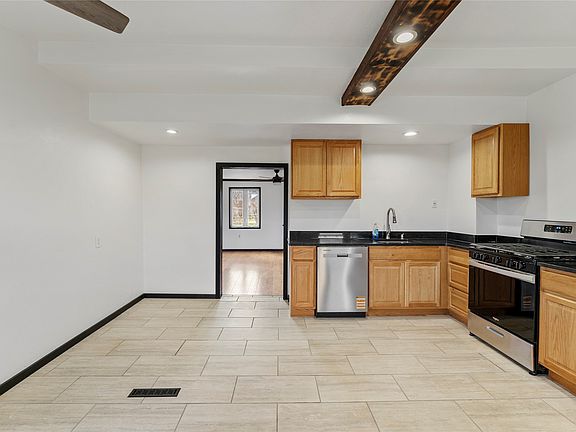 5th image of 475 W River Rd