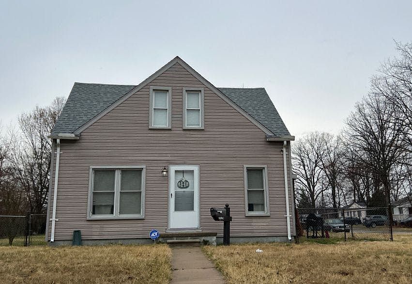 1st image of 28412 Fernwood St