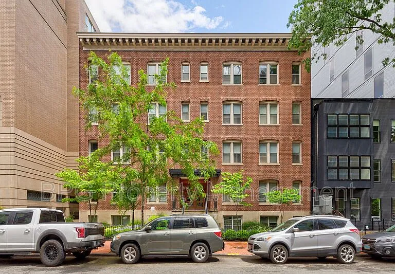 1121 24th St NW #204 — Photo 3