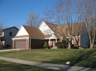 122 Encina Dr, Naperville, IL