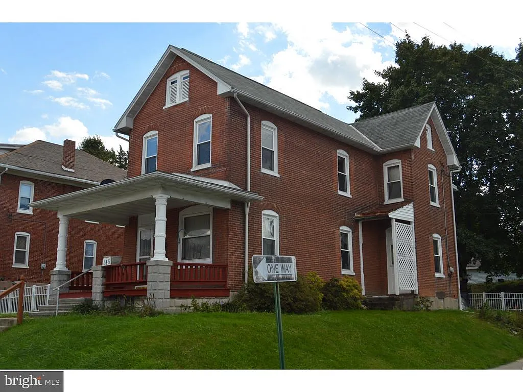146 Washington St photo 1