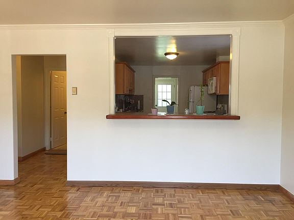 4th image of 632 Railroad Ave