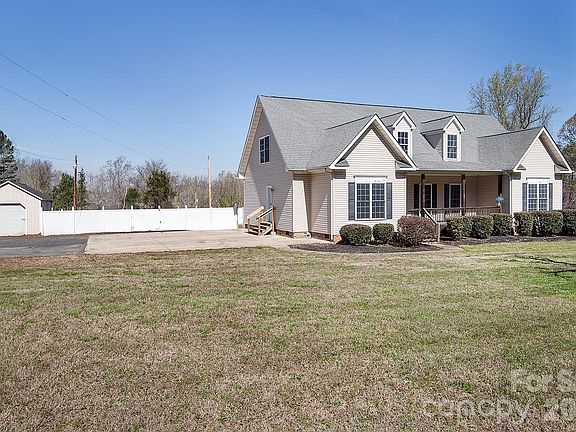 3rd image of 13219 Asbury Chapel Rd