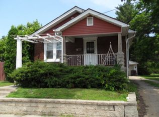 11 Polk Ave, Charleston, IL 61920