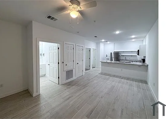1503 E Southcross Blvd — Photo 6