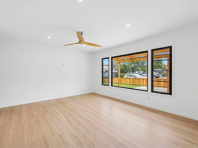 1061 Buena Vista Way — Photo 13