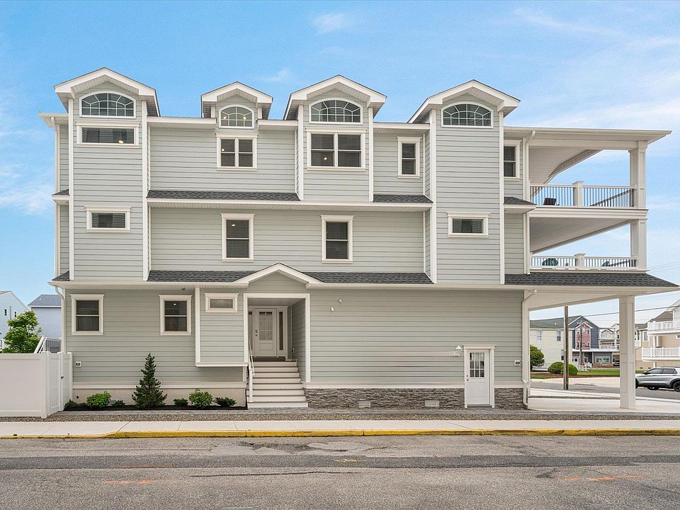 1st image of 20 37th St E #Sea