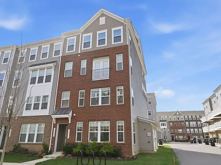 10501 John Glenn St — Photo 2