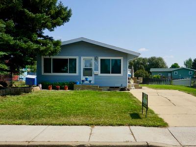 886 Cherry Ave, Dickinson, ND, 58601