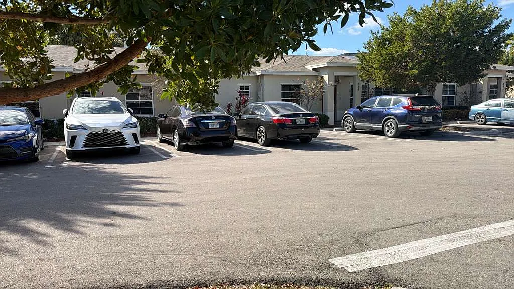 1 bed, 200 sqft, $1,000 — Photo 3