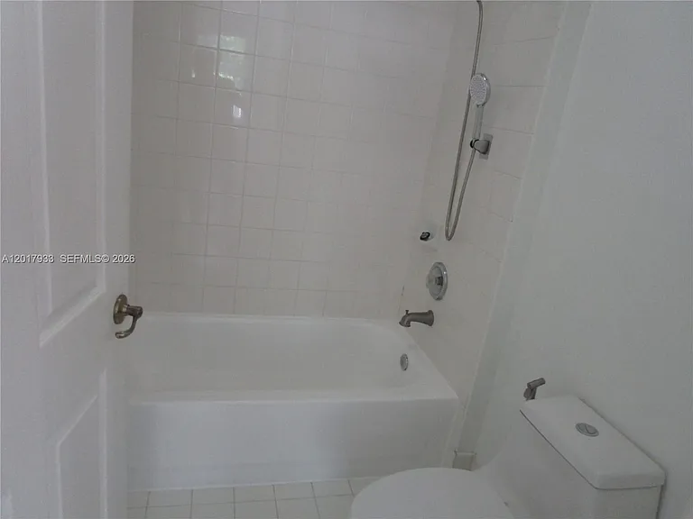 2261 NE 42nd Cir — Photo 17