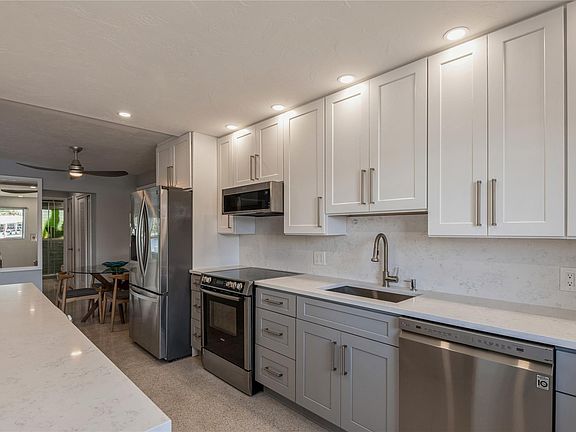2nd image of 561 Bayshore Dr APT 6