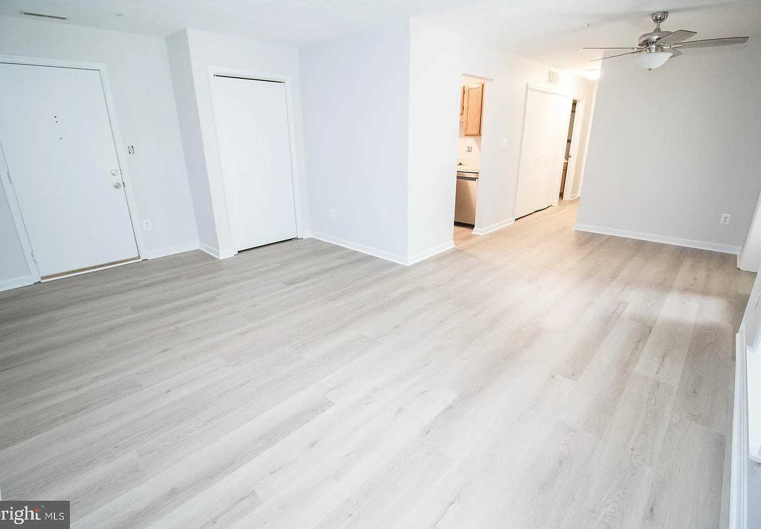 2 bed, 1.5 bath, 936 sqft, $1,950 — Photo 2