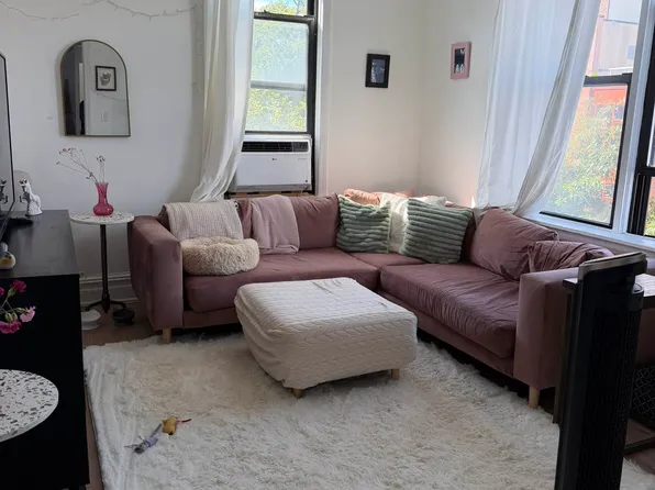30-18 37th St #3R, Astoria, NY 11103