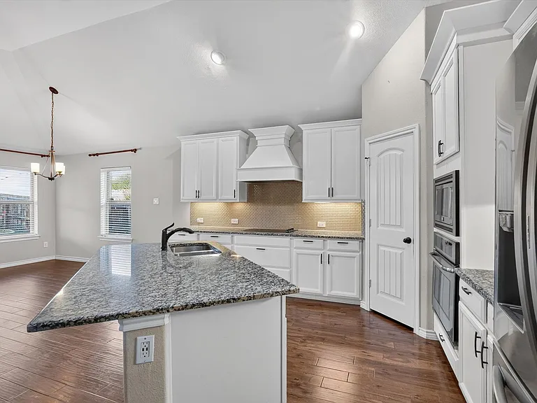 305 Acadia Ln — Photo 12