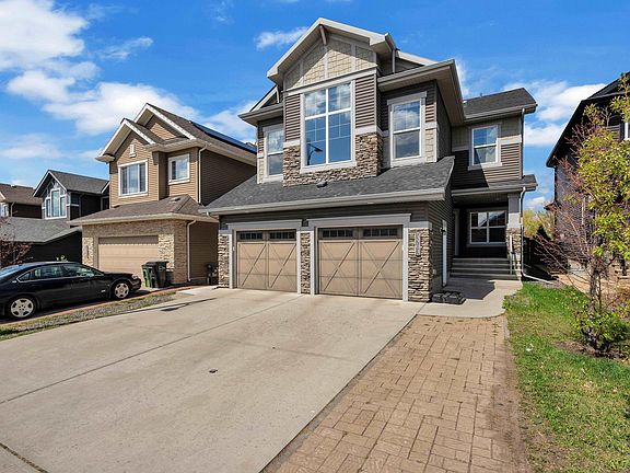 4th image of 3203 Winspear Cres SW