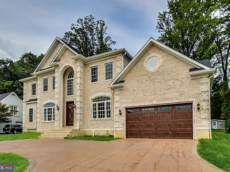 3104 Sleepy Hollow Rd — Photo 2