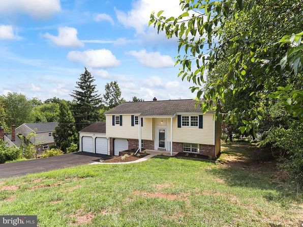 14 Featherbed Ln, Audubon, PA 19403