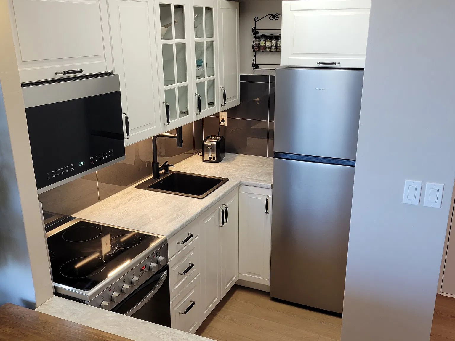 1 bed, 450 sqft, $2,300 — Photo 2
