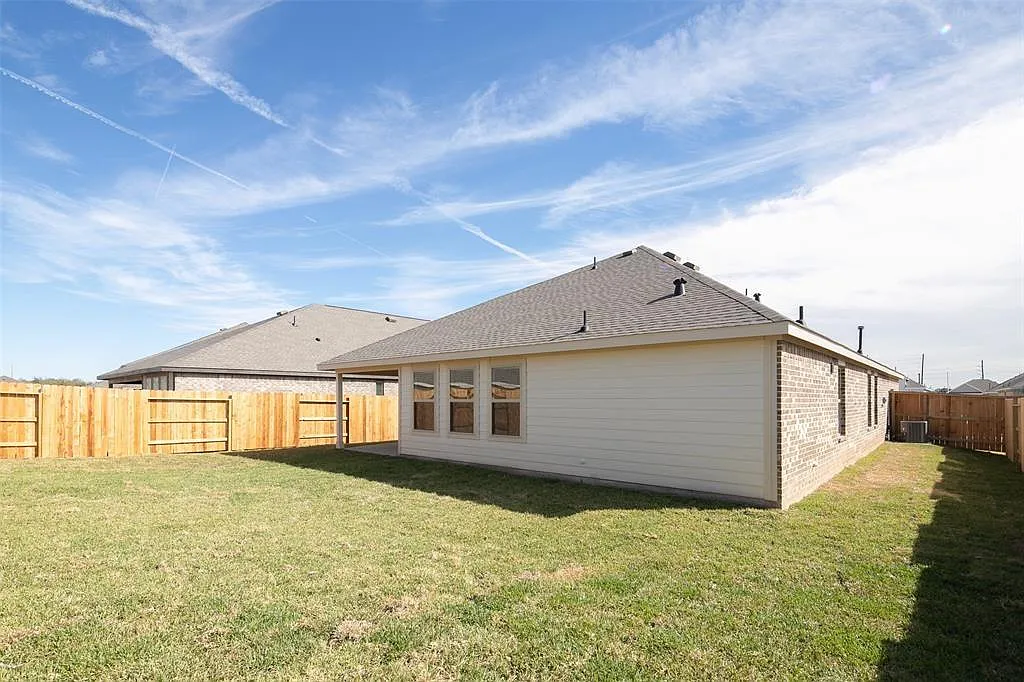 4 bed, 2.0 bath, 1932 sqft, $2,250 — Photo 4