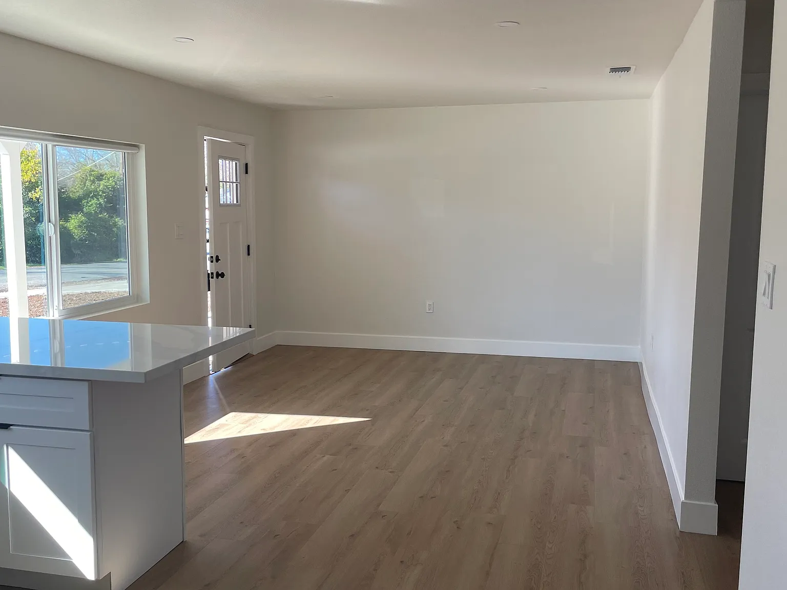 2 bed, 800 sqft, $2,250 — Photo 4