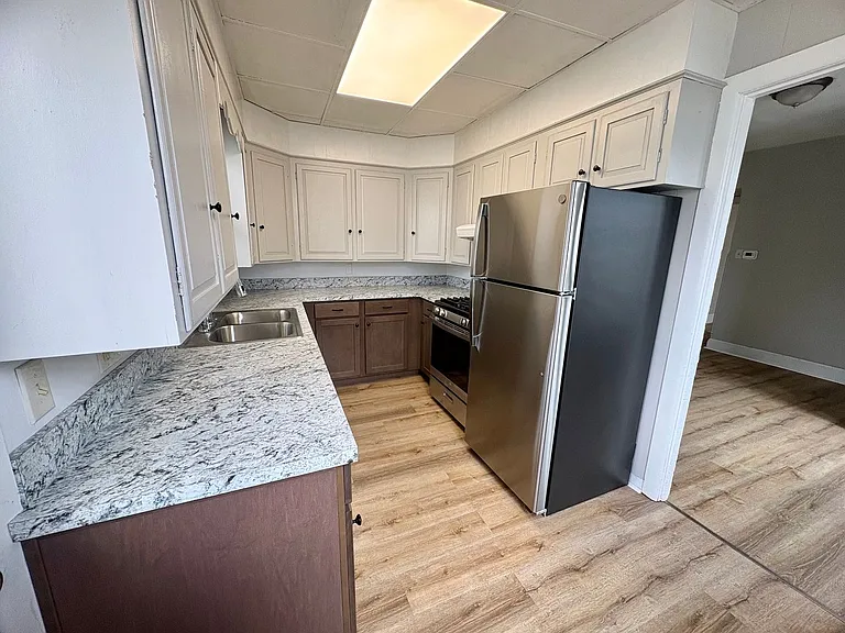 923 W Princess St — Photo 11