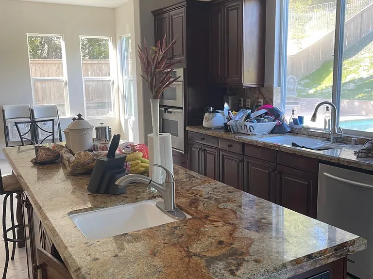 897 Chesapeake Pl — Photo 2