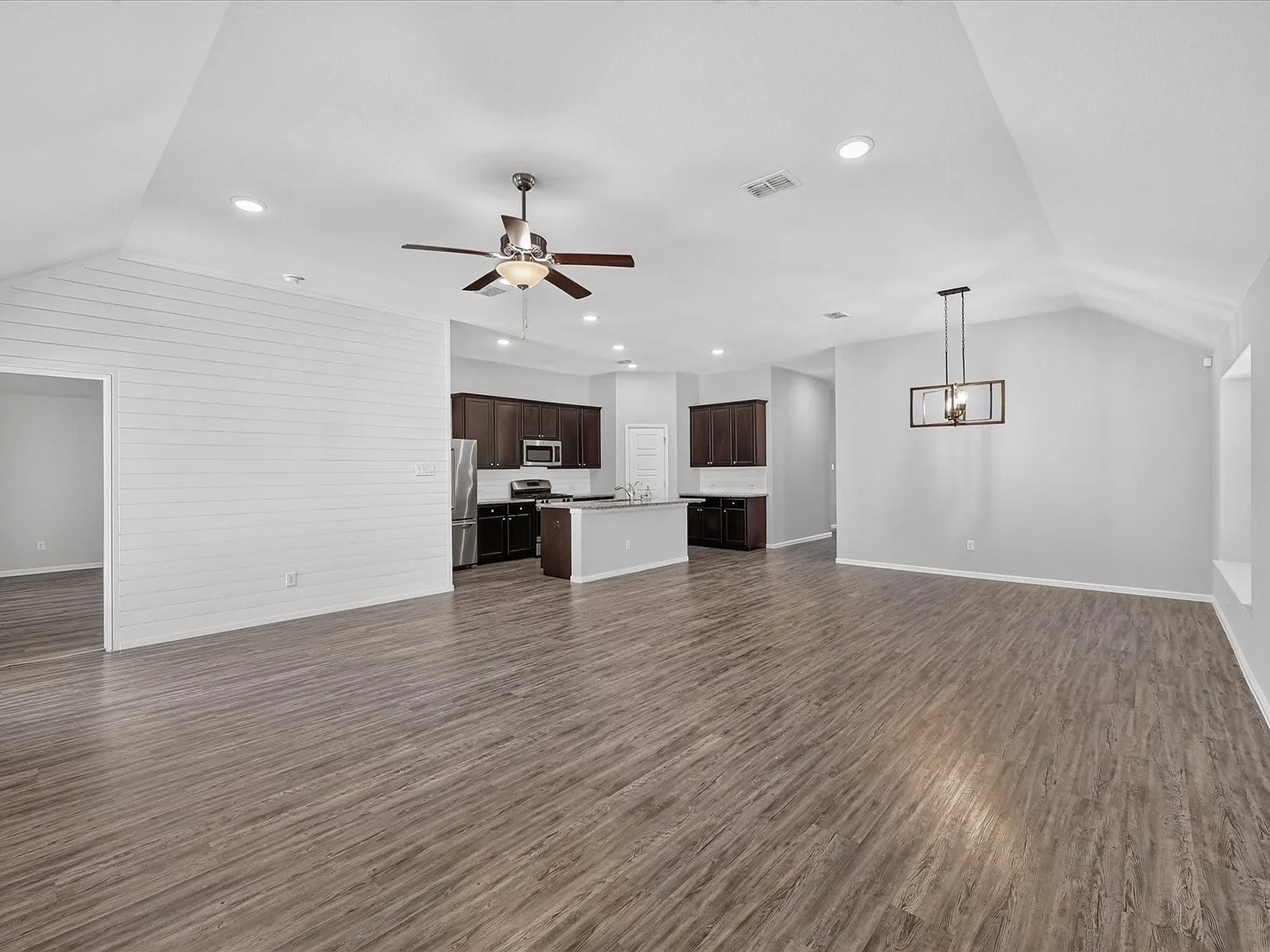 4 bed, 2.0 bath, 2011 sqft, $2,500 — Photo 4