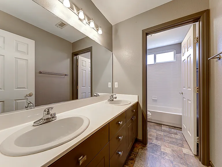2367 Thayer Ave — Photo 4