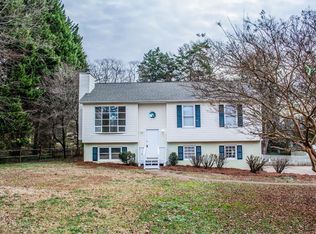 3581 Robinwest Dr, Pfafftown, NC 27040