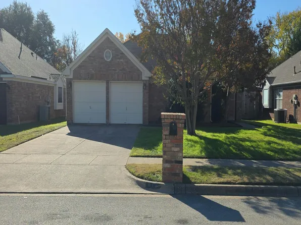 812 Bluebonnet Dr, Hurst, TX 76053