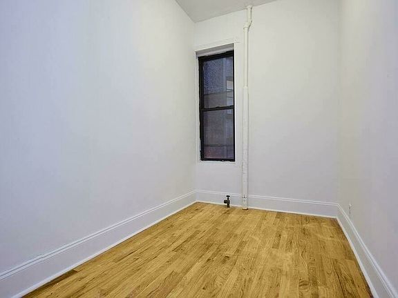 4th image of 176 Thompson St APT 1A