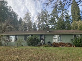 900 Sweet Ln, Cottage Grove, OR 97424