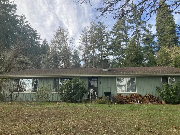 900 Sweet Ln, Cottage Grove, OR 97424