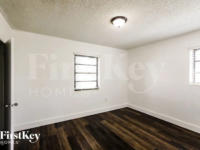 10020 SW 37th St — Photo 13