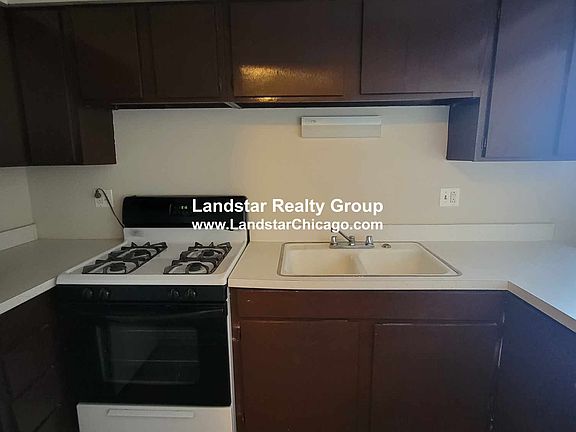 3rd image of 5917 N Kenmore Ave APT 530