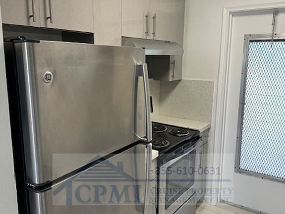 3rd image of 500 S Crescent Dr APT 211