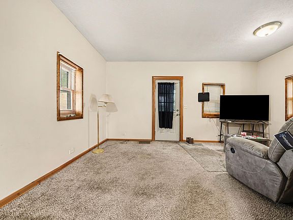 5th image of 3410 Wall St