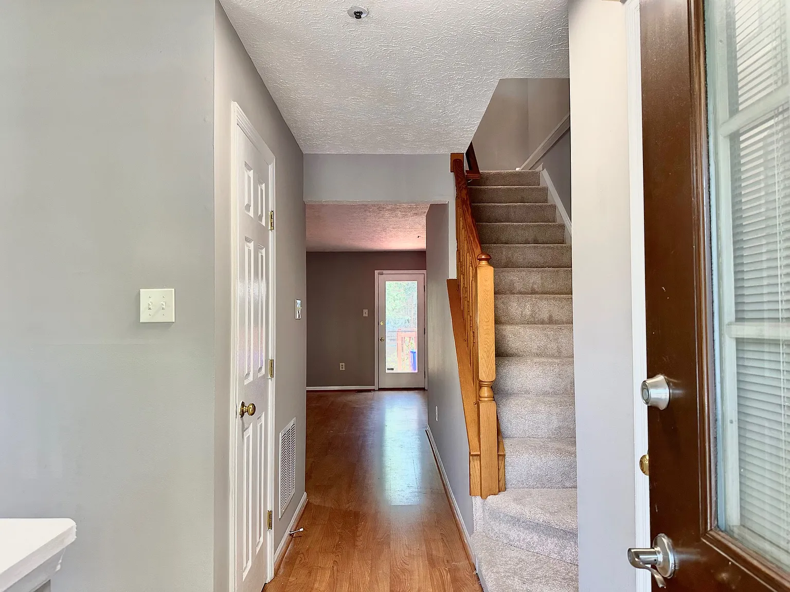 Lowfield Dr, Germantown — Photo 4