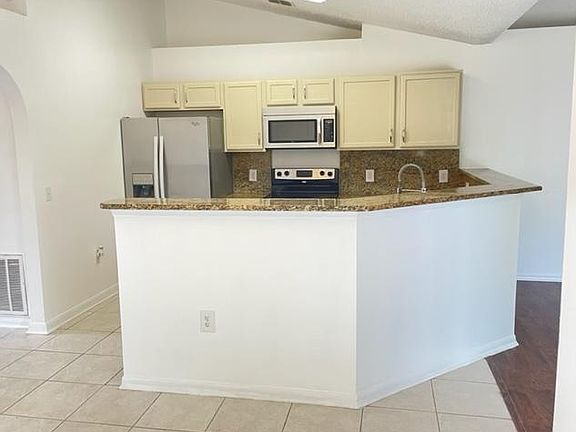 5th image of 944 Courtland Blvd