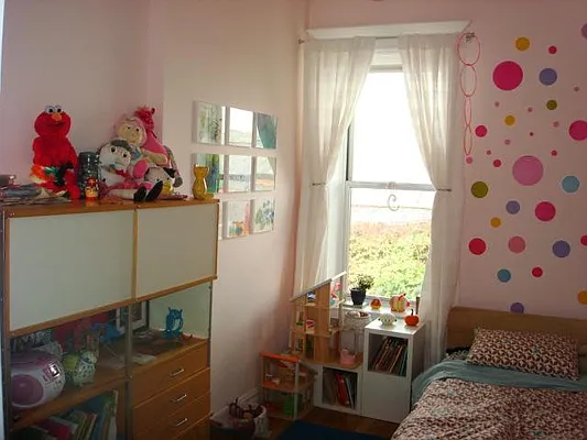 Rented by Kirsten Syrett, Lreb | media 30