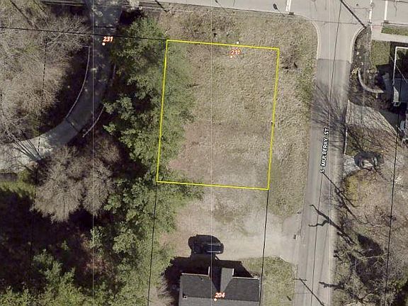5th image of 211 W Maple St