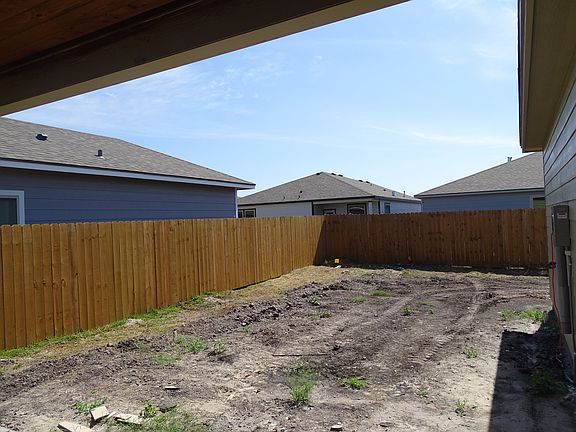3rd image of 109 Foxtail Palm Dr