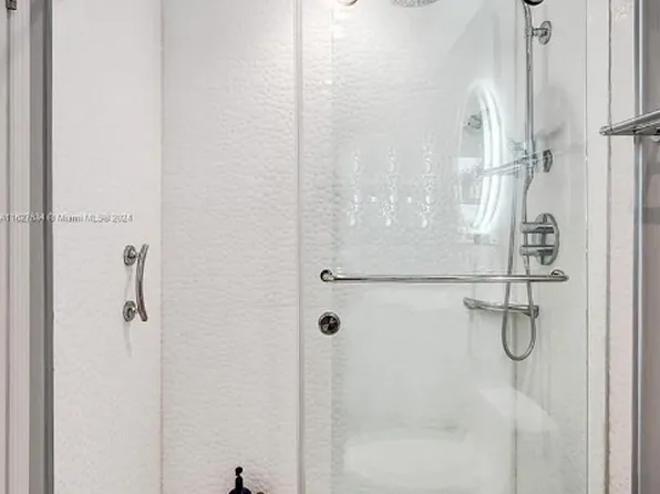 1001 NE 17th Ct, Fort Lauderdale, FL 33305