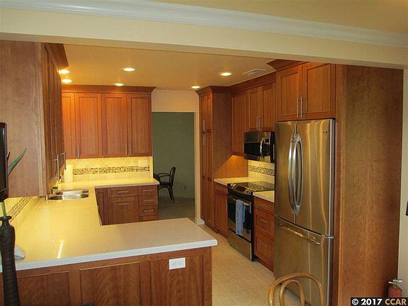 3rd image of 3223 Rossmoor Pkwy APT 4